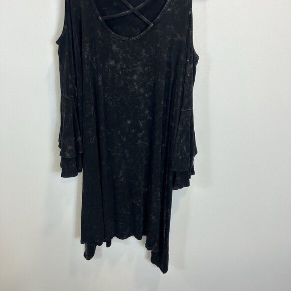 NWT Torrid 2 2X Super Soft Scoop Neck Strappy Cold Shoulder Sharkbite Hem Top - Picture 3 of 11